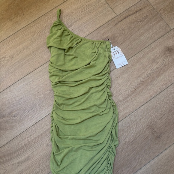Dresses & Skirts - Green One-Shoulder Ruched Dress